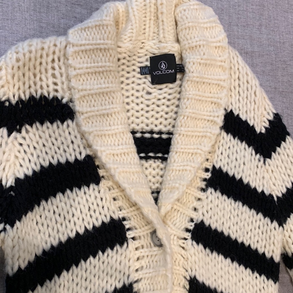 Volcom sweater